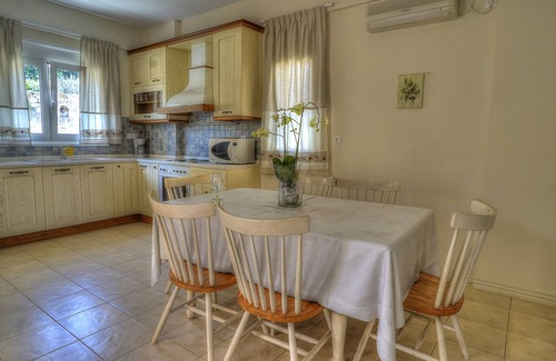 Gerani Villa | ANEMONI ( 3 bedroom villa with private pool )