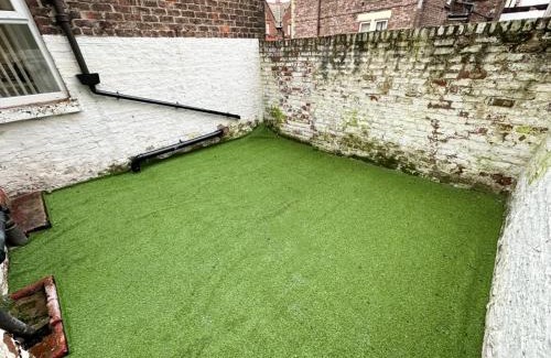Anfield Casa | Anfield Cottage Liverpool by Smart Corporate Stays