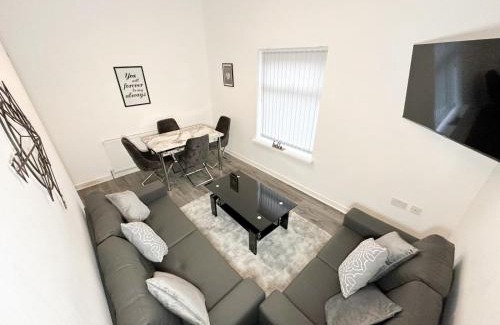 Anfield Casa | Anfield Cottage Liverpool by Smart Corporate Stays