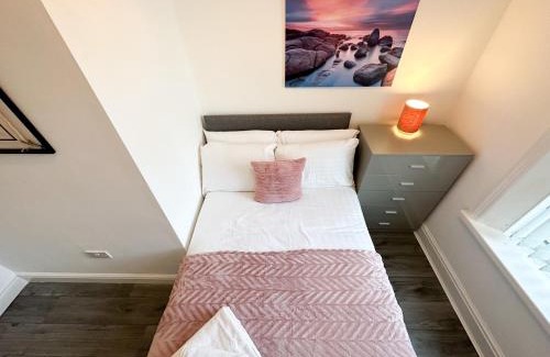 Anfield Casa | Anfield Cottage Liverpool by Smart Corporate Stays