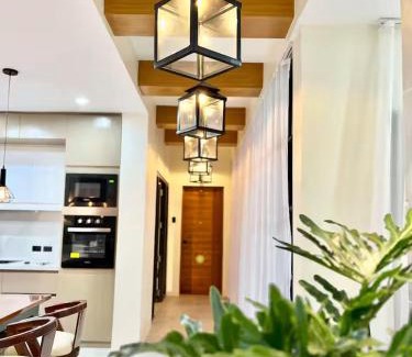 Tagaytay Villa | Ang Suite Life 2 w Heated Pool, Cinema Court