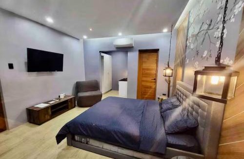 Tagaytay Villa | Ang Suite Life 2 w Heated Pool, Cinema Court