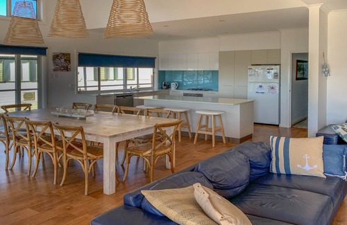 Lake Wangary Casa | Angasi is one of Coffin Bay's premium properties in a very sought after location