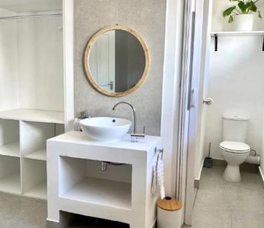 Assagay Casa | Angazi Guesthouse Unit 3 - Modern 2 Bedroom Apartment with Pool
