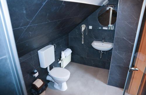Kelsterbach Casa | Angelis Pension Frankfurt Airport