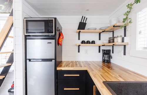 Apple Valley Cabina | Angel’s Landing Relaxation Retreat with Hot Tub