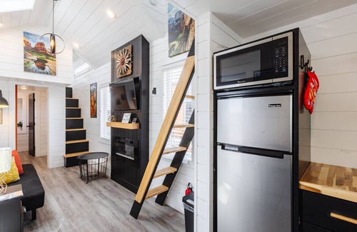 Apple Valley Cabina | Angel’s Landing Relaxation Retreat with Hot Tub