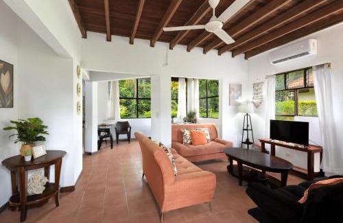 Playa Hermosa Casa | Angels Mar Villa Hermosa 2b2b European Villa