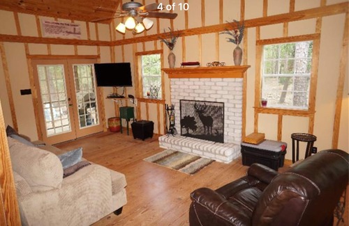La Grange Cabina | ANGELTOM CABIN & RV -10 acres Woods. Duerme hasta 14 personas.