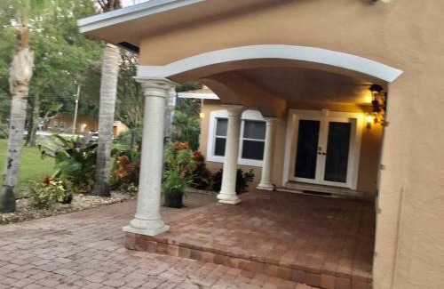 Fort Pierce Casa | Angle Road “A home away from home”