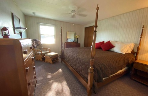 Howe Casa | Angler's Place at Pigeon Lake