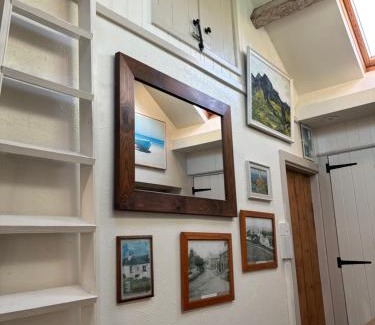 Pen-y-sarn Casa | Anglesey traditional 2 bedroom stone cottage with EV