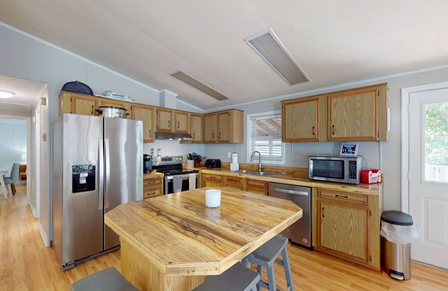 Rehoboth Beach Casa | Angola By The Bay house w/shared pool, tennis & basketball courts