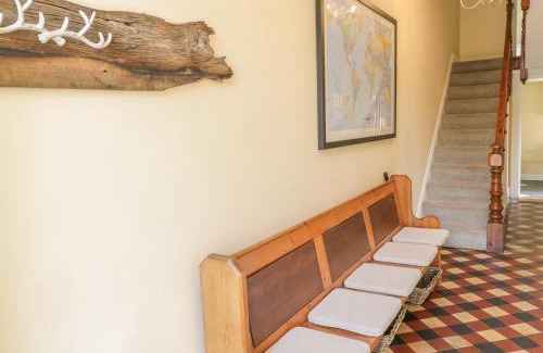 Llanbedr Casa | Angorfa