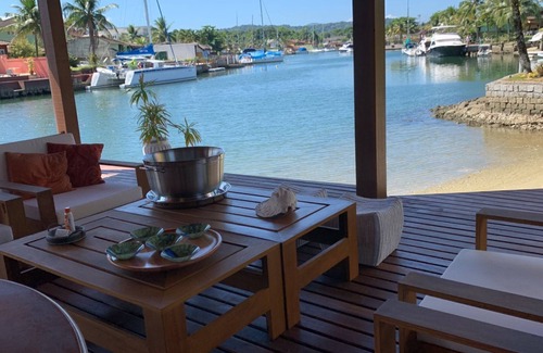 Bracui Casa | Angra dos Reis Mansion - 4,000 m2 of green area. 150 m of canal frontage. 100-foot boat