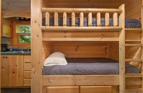 Lookout Valley Neighborhood Association Casa | Ani Cabin Tiny Home Bordered By National Forest