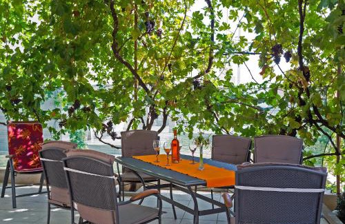 Seget Donji Casa | Ani in Trogir * Mittel-Dalmatien