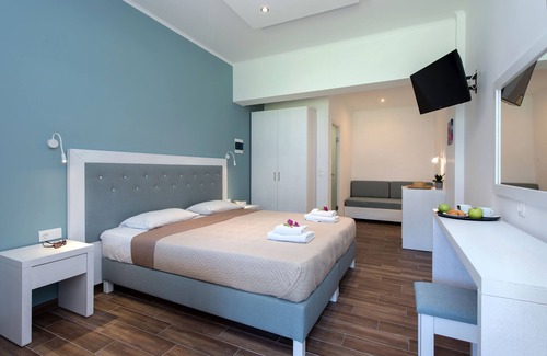 Perama Hotel | Anita Hotel