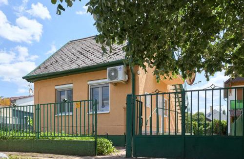 Hajduszoboszlo Apartamento | Anita-Lak kertes kis nyaralóház