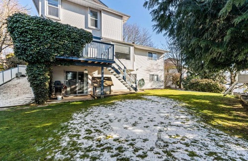 Townline Hill Casa | Anita's Bed & Breakfast in Sidoni Home Private Room - Full Kitchen - S-3
