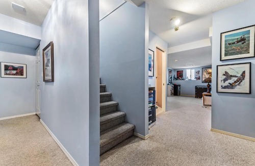 Townline Hill Casa | Anita's Bed & Breakfast in Sidoni Home Private Room - Full Kitchen - S-3