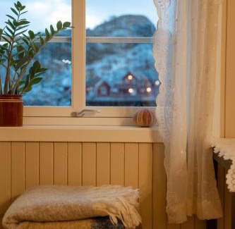Hamnøya Casa | Anitas Waterfront Cabins