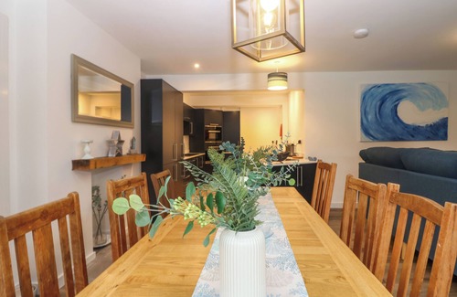Looe Cabaña | ANJOMA, pet friendly, country holiday cottage, with a garden in Looe