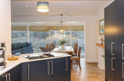 Looe Cabaña | ANJOMA, pet friendly, country holiday cottage, with a garden in Looe
