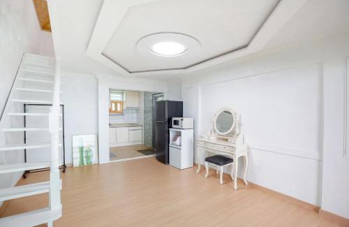 Nam Casa | anmyeondo gold hue pension
