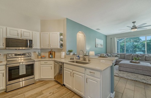 West Bradenton Casa | ANNA MARIA in 5 Miles, Heated Saltwater Pool+Large Fenced Yard+Dog Friendly