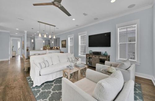 Seacrest Beach Casa | Anna's Beach House Walk-Out To 30A in Seacrest- Pet-Friendly