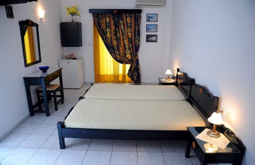 Adamas Casa | Anna Zisimos Rooms