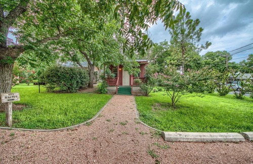 Fredericksburg Cabaña | Annettes A And Waldrip 2 Bedroom Home by RedAwning