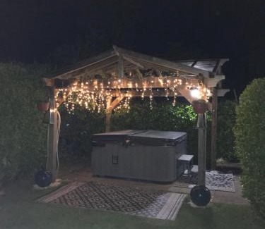 New Forest District Apartamento | Annexe in lymington with private use of hot tub