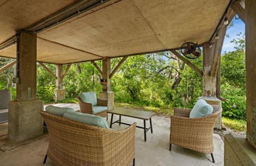 Cedar Key Casa | Annies Treehouse A Cozy Canopy Getaway in Cedar Key