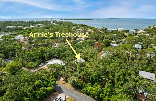 Cedar Key Casa | Annies Treehouse A Cozy Canopy Getaway in Cedar Key