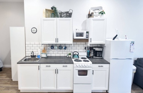 Sugarcreek Apartamento | Anniversary Suite with a stunning country setting!