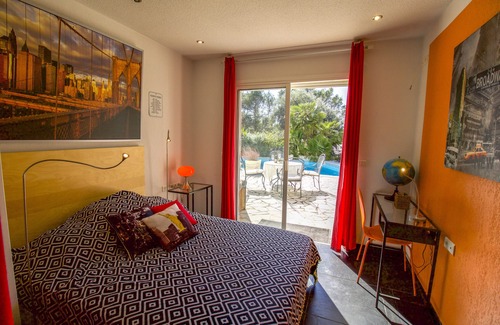 La Bouverie Apartamento | Magnífica villa, moderna y espaciosa, con piscina, jardín y vistas a los viñedos.