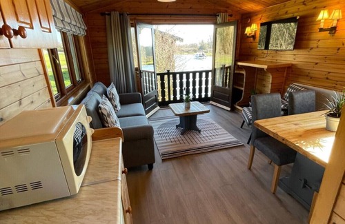 Irstead Alquiler De Eote | Ant River Lodge Houseboat