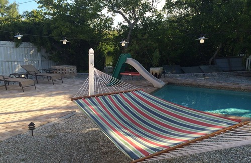 Ilexhurst Casa | Anthony Beach Cottages - Bare Pies Retreat - Piscina cabaña de 3 dormitorios en pantano