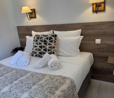Antibes City Centre Apartamento | Antibes Port - Terrasse - Parking - Piscine