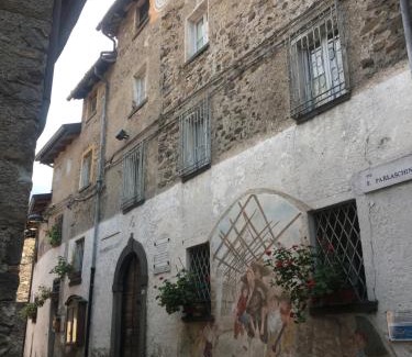 Parlasco Casa | Antica dimora tra i monti della Valsassina e il lago di Como!