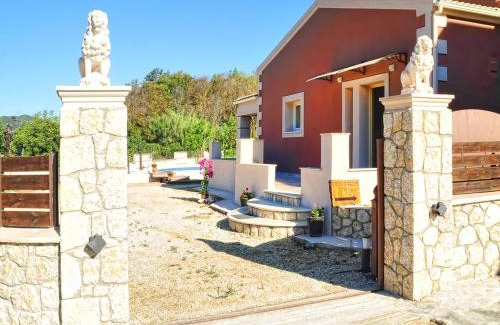 Kefalovriso Villa | ANTIGONH COUNTRYSIDE VILLA !i