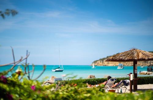 Dickenson Bay Complejo | Antigua Village Beach Resort