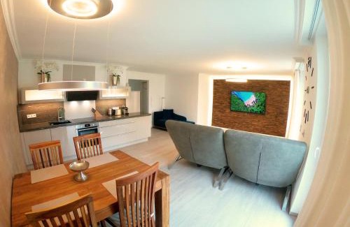 Leipheim Apartamento | Antike & Modern Deluxe 2 mit Terrasse