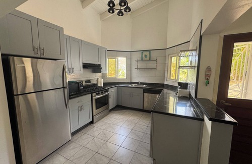 Beacon Hill Apartamento | Antilles Vacation Home 2 min away from Simpson Bay Beach