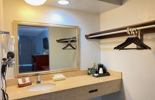 Antioch Hotel | Antioch Quarters Inn and Suites