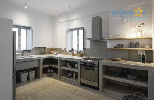 Antiparos Villa | Una hermosa casa de vacaciones con vista a la playa para familias o grupos de 5 personas.