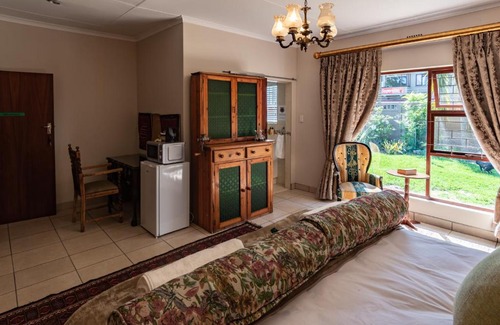 George Casa | Antiqua Guest House