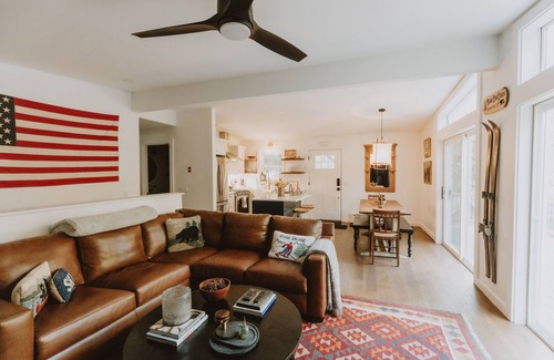 Stratton Casa | Antique charm 8 minutes from Stratton slopes!